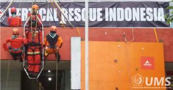 Read more about the article Beri Bekal Tindakan Penyelamatan: HW UMS Ikuti Pelatihan Vertical Rescue