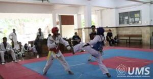 Read more about the article Asah Kemampuan, Taekwondo UMS dan USM Latih Tanding Bersama