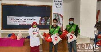 Read more about the article Foodbank Of Indonesia (FOI) Gandeng UMS Distribusikan 5.000 Paket Sembako untuk Warga Terdampak Covid-19