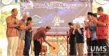 Read more about the article Lewat Program Pengabdian Masyarakat, UMS Berdayakan Desa Menari