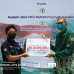 Read more about the article Tim Robot SuryaMu UMS dapat Penghargaan dari PP Muhammadiyah Atas Karyanya Menciptakan Robot Perawat Pasien Covid-19