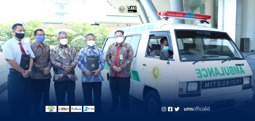 You are currently viewing Bantu Penanganan Covid-19, UMS Hibahkan Ambulans ke RSPKU Wonogiri