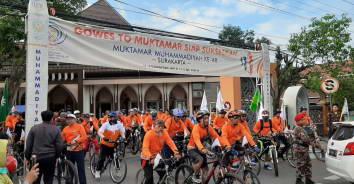 You are currently viewing 500an Warga Muhammadiyah Ikuti “Gowes To Muktamar”, dari Sragen Menuju Kampus UMS