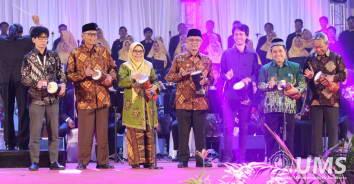 You are currently viewing Rektor UMS Turut Me-Launching Theme Song Muktamar ke-48 Muhammadiyah