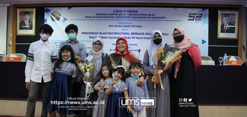 Read more about the article Siti Afiah, Nenek 69 Tahun yang Meraih Gelar Doktor di UMS dengan Cumlaude