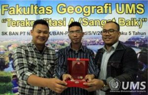 Read more about the article UMS Taklukan 11 Perguruan Tinggi Bergengsi Indonesia di Ajang OSM