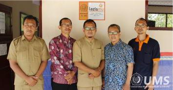 Read more about the article Canangkan Program Bedah Sekolah, Lazismu UMS Berikan Bantuan Kepada MIM Bamban