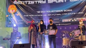 Read more about the article Tim Ganda Campuran Bulu Tangkis FKG Raih Juara 1 Perlombaan di Densitistry Sport League UB