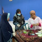 Read more about the article Kreatif! Mahasiswa UMS Ajak Masyarakat Manfaatkan Sampah Organik Jadi Handsanitizer
