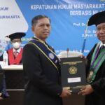 Read more about the article UMS Luluskan Dua Doktor Hukum Transendental