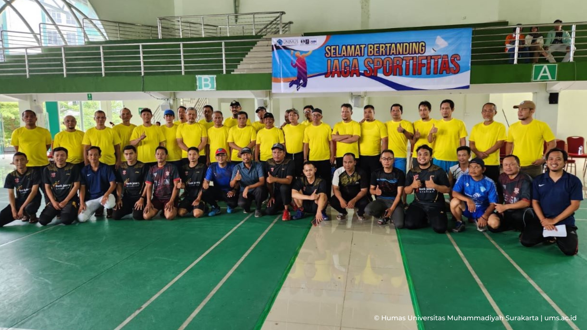 Read more about the article Rekatkan PTMA Melalui Olahraga, Tim UMS Lakukan Pertandingan Bulu Tangkis ke UNIMUS
