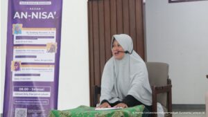 Read more about the article Kajian Perdana Annisa GKR UMS, Seorang Mualaf Dakwahkan Bekal Menuju Kematian