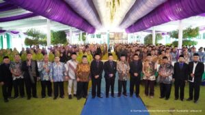 Read more about the article Rektor UMS Berikan Beasiswa Pada Siswa Berprestasi di SMA Trensains Muhammadiyah Sragen