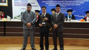 Read more about the article Sekda Rembang Ujian Doktor Ilmu Hukum UMS, Bupati Rela Jadi Suporter
