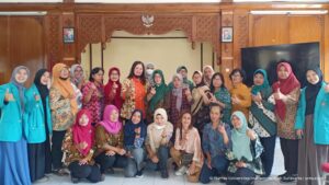 Read more about the article Cegah Stunting di Gilingan Surakarta, Tim PKM UMS Bentuk Tim Guyub Tandang