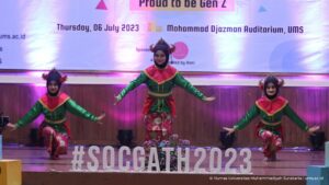 Read more about the article Seru! Menari dan Bernyanyi Bersama pada Malam Socgath 2023 LBIPU UMS