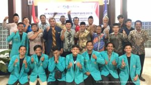 Read more about the article Wadahi Anak Tak Sekolah, Tim PPK ORMAWA IMM FKIP UMS Berikan Outdoor Education