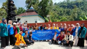 Read more about the article Belajar Toleransi, Mahasiswa PMM 3 di UMS Kunjungi Desa Kemuning