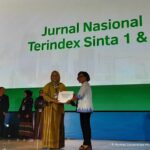 Read more about the article Dekan FK UMS Terima Penghargaan Publikasi Jurnal Publikasi Nasional Bereputasi