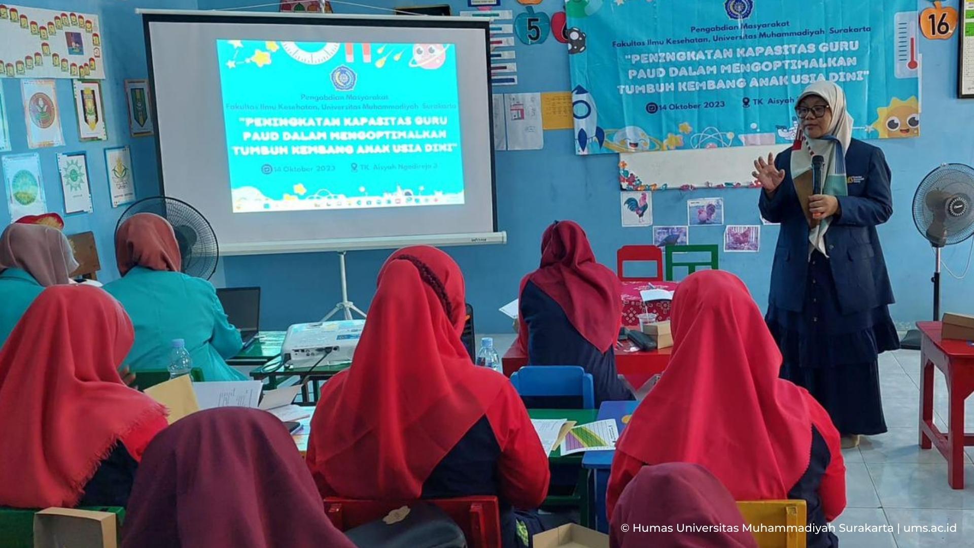 You are currently viewing Dosen UMS Latih Guru TK Aisyiyah di Kartasura Cara Mendeteksi Pertumbuhan dan Perkembangan Perilaku Anak