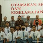 Read more about the article Tumbuhkan Minat Berwirausaha, Tim Dosen UMS Rintis Usaha Mandiri Siswa SMK Negeri 1 Gantiwarno, Klaten