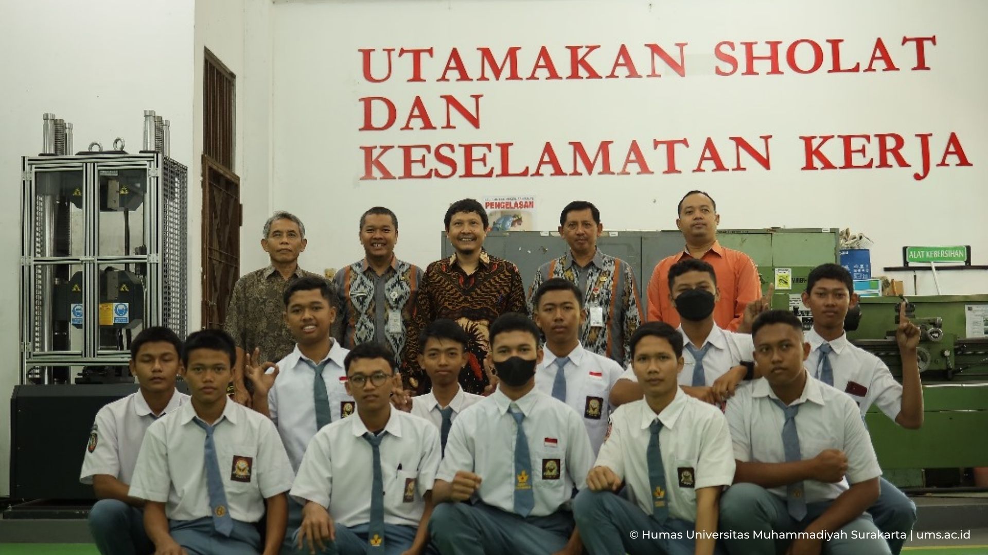 Read more about the article Tumbuhkan Minat Berwirausaha, Tim Dosen UMS Rintis Usaha Mandiri Siswa SMK Negeri 1 Gantiwarno, Klaten