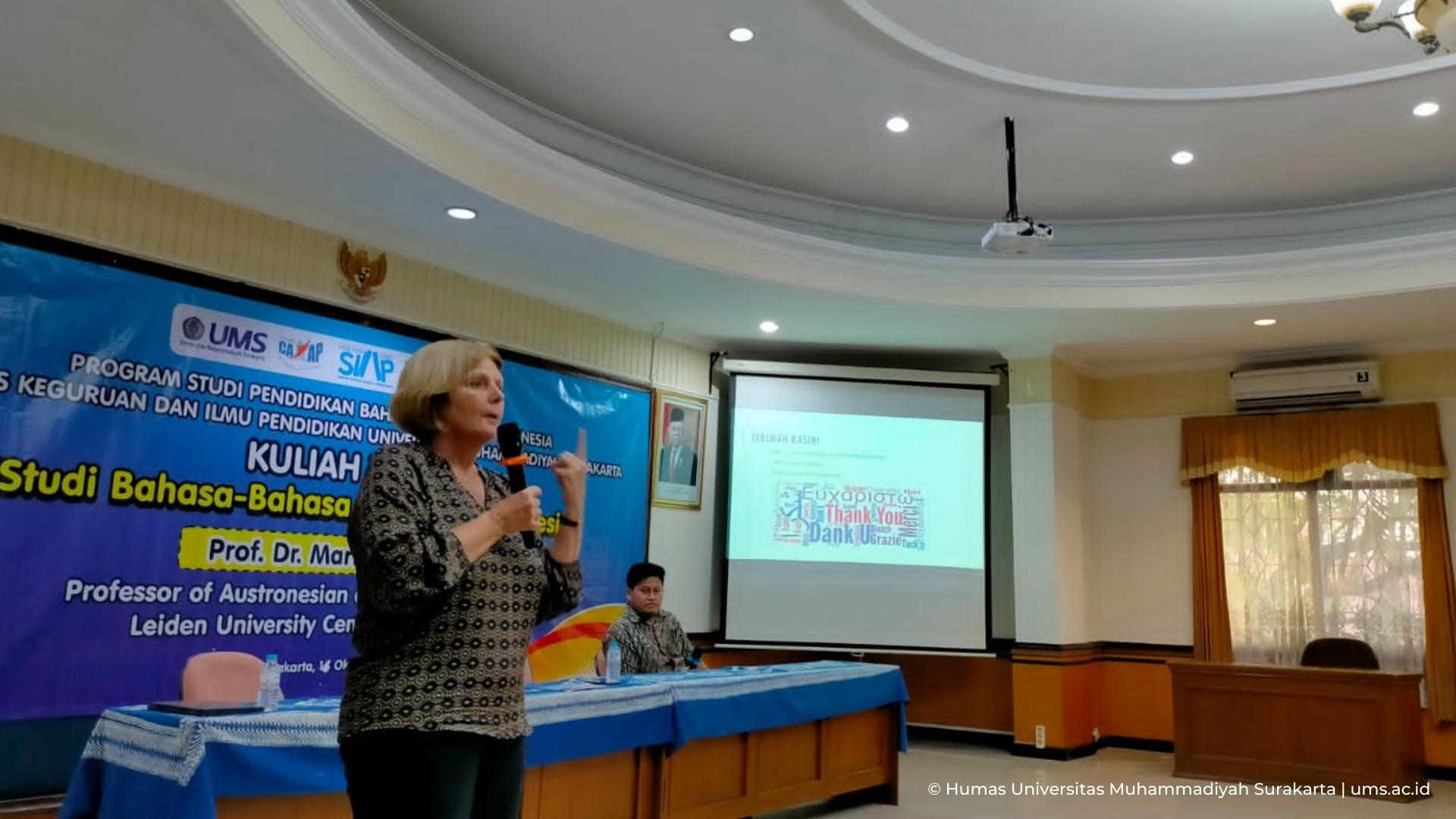 You are currently viewing Profesor Marian Klamer dari Leiden University Berikan Materi Berharga tentang Studi Bahasa Daerah di Indonesia