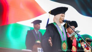Read more about the article Salurkan Semangat Jihad, Guru Besar UMS Bacakan Puisi untuk Palestina