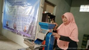 Read more about the article Tim UMS Dampingi Kelompok Wanita Tani Sri Rejeki, Tingkatkan Produksi Jamu Instan