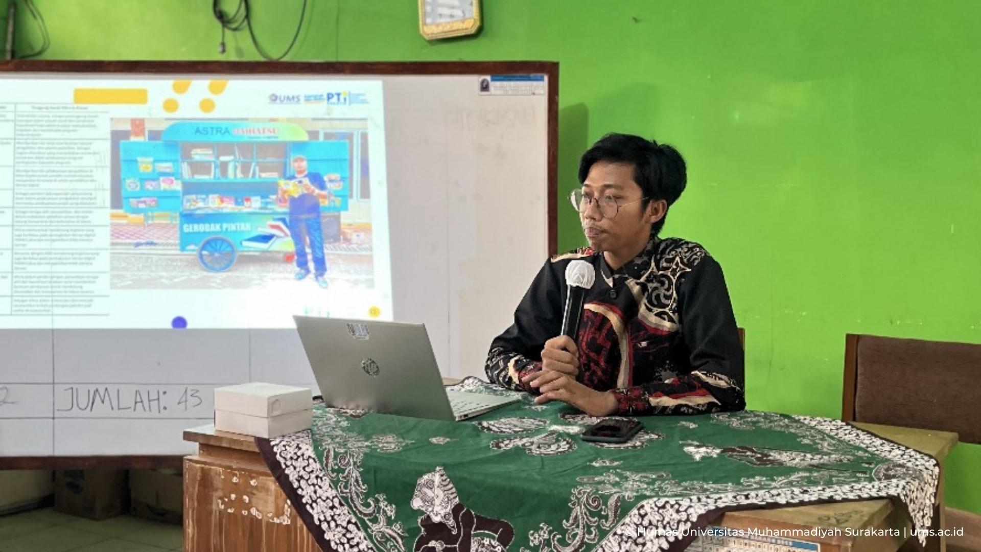 You are currently viewing Tangani Masalah Hoaks dan Judi Online, Tim P2AD UMS Adakan FGD pada PKBM Cakra di Desa Cipaku, Purbalingga