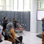 Read more about the article Tingkatkan Kualitas SDM, Staff PMB UMS Ikuti Training Public Speaking