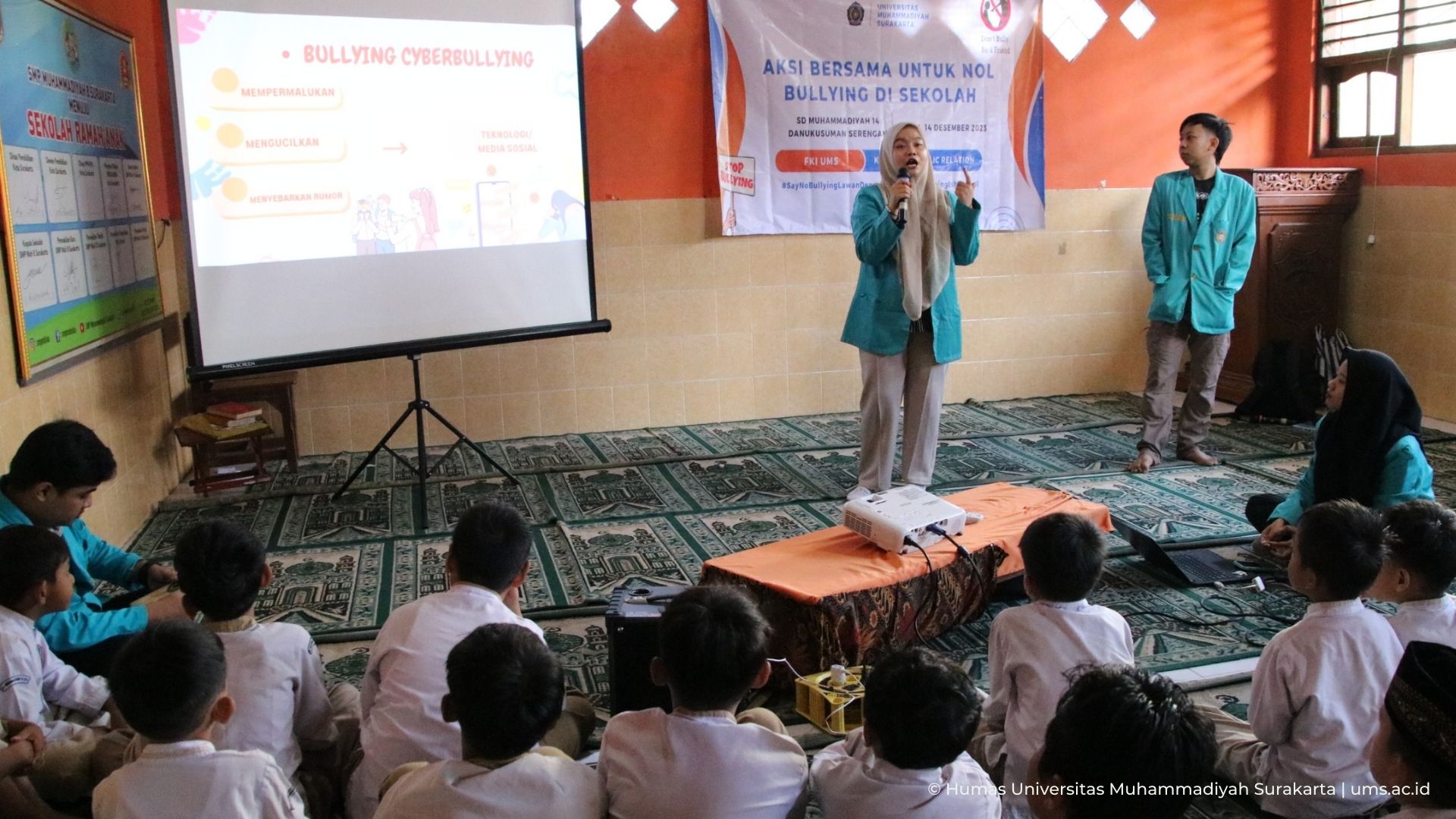 You are currently viewing Berantas Perundungan di Sekolah, Tim Project Mahasiswa Ilmu Komunikasi UMS Berikan Edukasi ‘Nol Bullying’