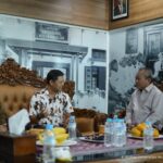 Read more about the article Jadi Top Leader Of The Year, Rektor UMS Terima Penghargaan dari Jawa Pos Radar Solo