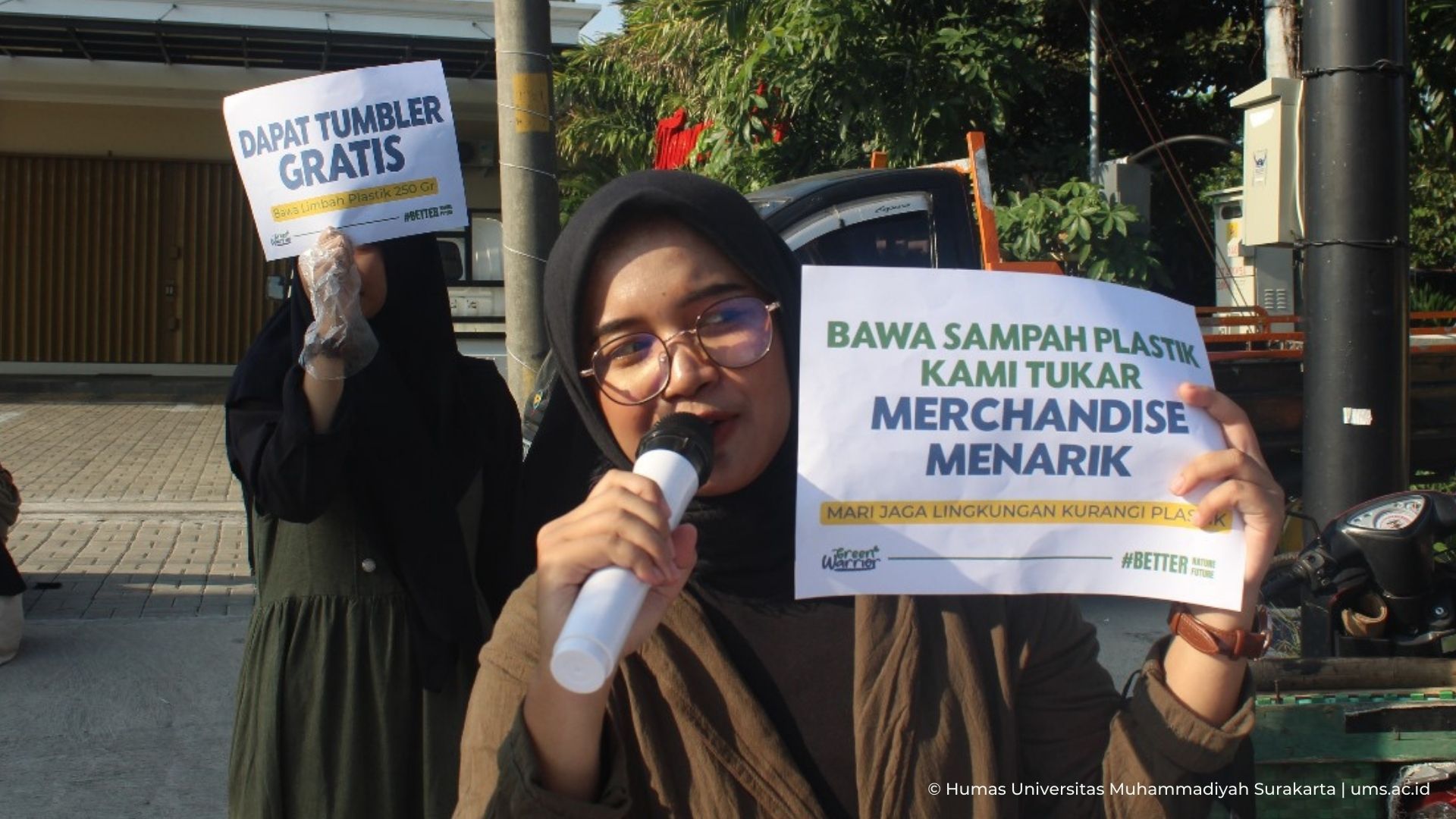 Read more about the article Tumbuhkan Kesadaran Dampak Limbah Plastik, Tim Mahasiswa UMS Gelar Kampanye ‘Zero Waste’
