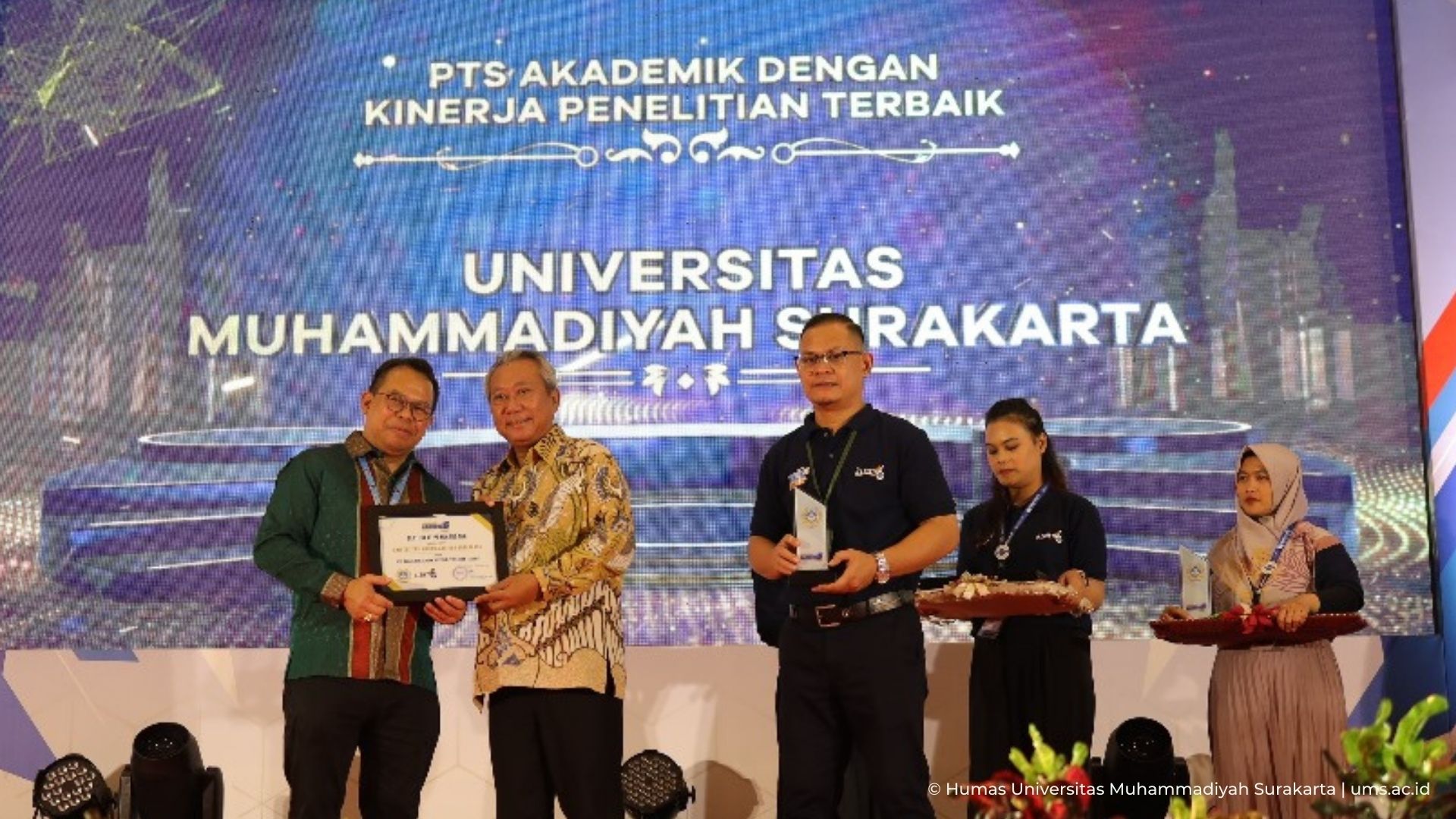 Read more about the article Unggul! UMS Terima 5 Kategori Anugerah LLDIKTI Wilayah VI Tahun 2023