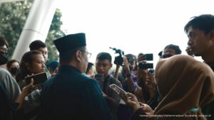 Read more about the article Guru Besar Ilmu Hukum UMS Respon Keprihatinan terhadap Demokrasi yang Semakin Merosot
