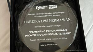 Read more about the article Inspiratif! Dosen Muda UMS Terima Penghargaan Proyek Inovasi Sosial Terbaik pada Townhall Muda Nusantara 2024