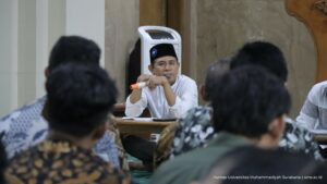 Read more about the article Wujudkan Tendik & Dosen yang Unggul dan Islami, UMS Gelar Munadhoroh AIK Batch 1