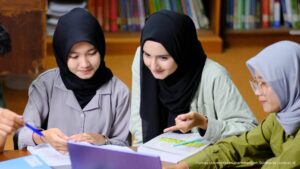 Read more about the article Menurut Pakar Ekonomi Syariah UMS, Begini Pandangan Tentang Wanita yang Bekerja