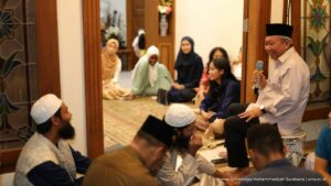 Read more about the article Rektor UMS Ajak Mahasiswa Asing dan PAKYM Surakarta Pengajian Sekaligus Buka Bersama
