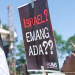 Read more about the article Tak Hanya Orasi, Aksi Damai UMS Sampaikan Keprihatinan Palestina Lewat Puisi