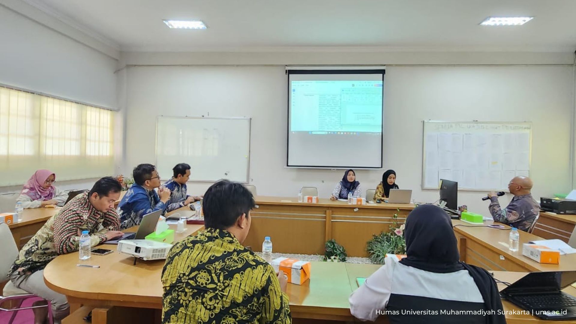 You are currently viewing Prodi S1 Hukum UMKu Studi Banding ke Fakultas Hukum UMS Guna Persiapan Akreditasi