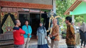 Read more about the article Tim Hibah RisetMu UMS Beri Pendampingan Kreasi Batik Iconic di Wisata Jarum, Klaten