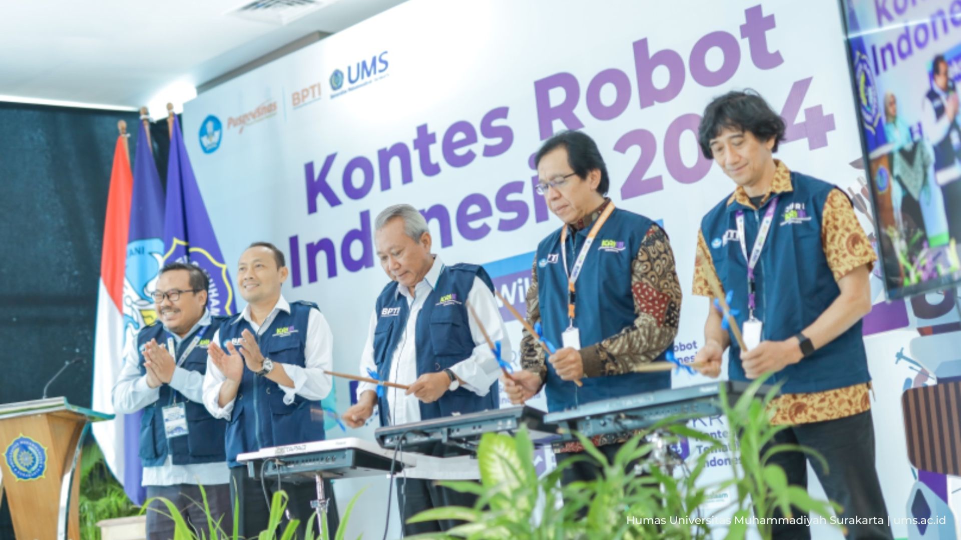 Read more about the article KRI 2024, UMS Bertekad Kembangkan Robot-Robot Baru