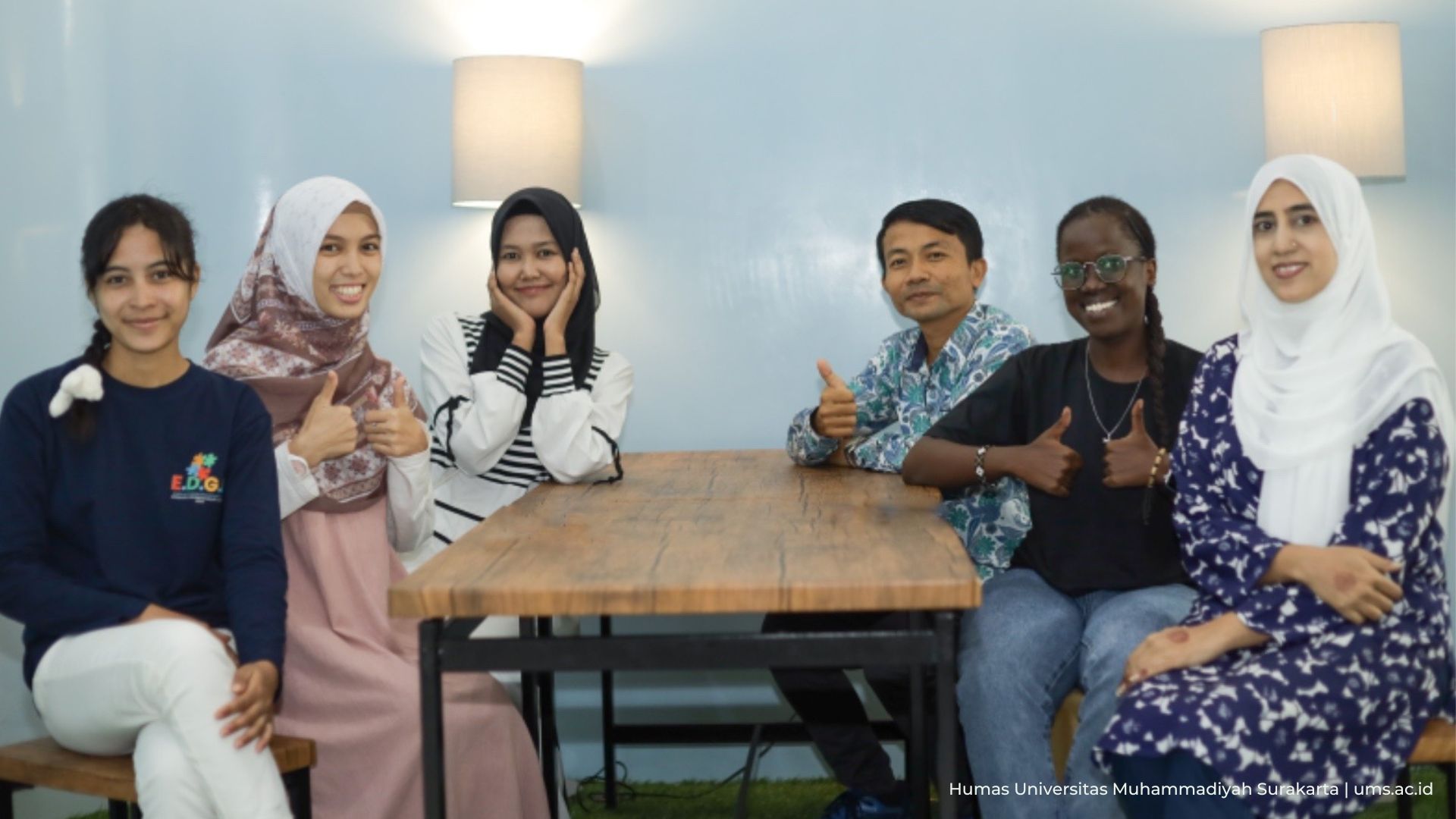 Read more about the article Selamat! 6 Mahasiswa Asing UMS Melaju ke Babak Final Festival Handai Indonesia 2024
