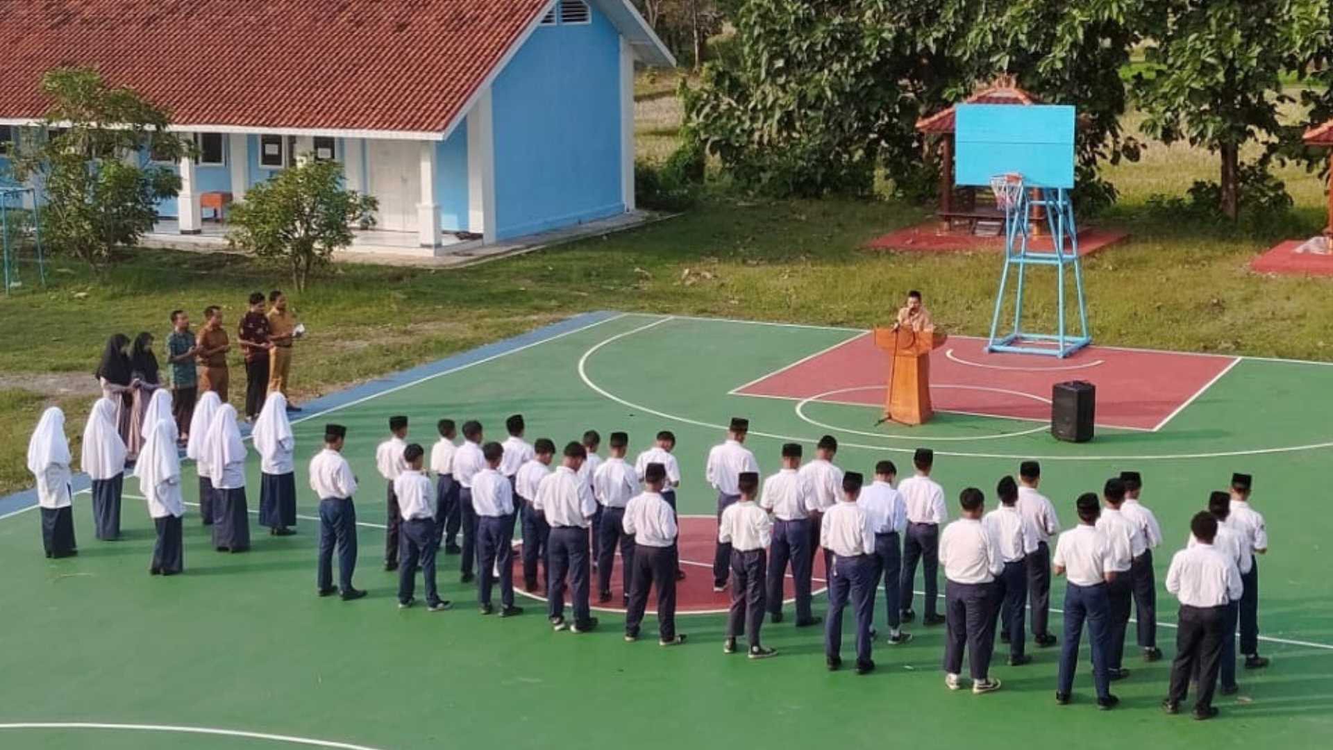 Read more about the article SMP AT-TIN UMP Berbasis Pesantren Memperkokoh Jejak Pendidikan dan Lingkungan