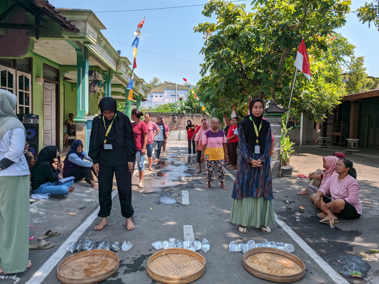 Read more about the article Meriah, KKN Mas desa Tempel bersama warga jalan santai dan lomba memperingati HUT RI