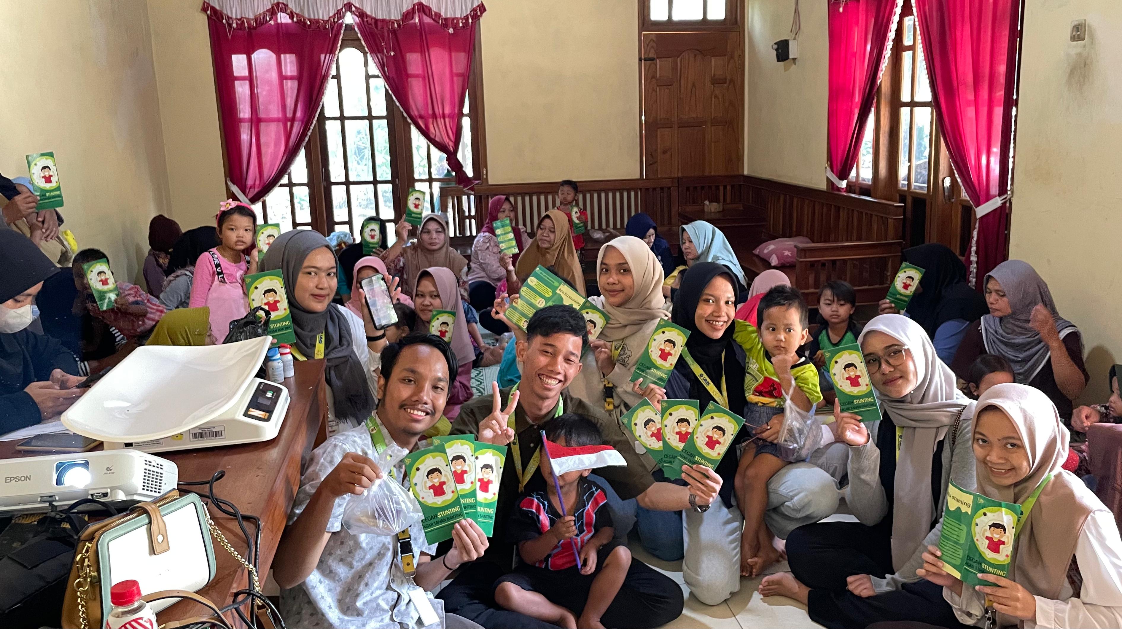 Read more about the article Cegah Stunting Agar Tahan Banting, Mahasiswa KKN MAs 2024 Kelompok 143 Melakukan Sosialisasi Tentang Cegah Stunting