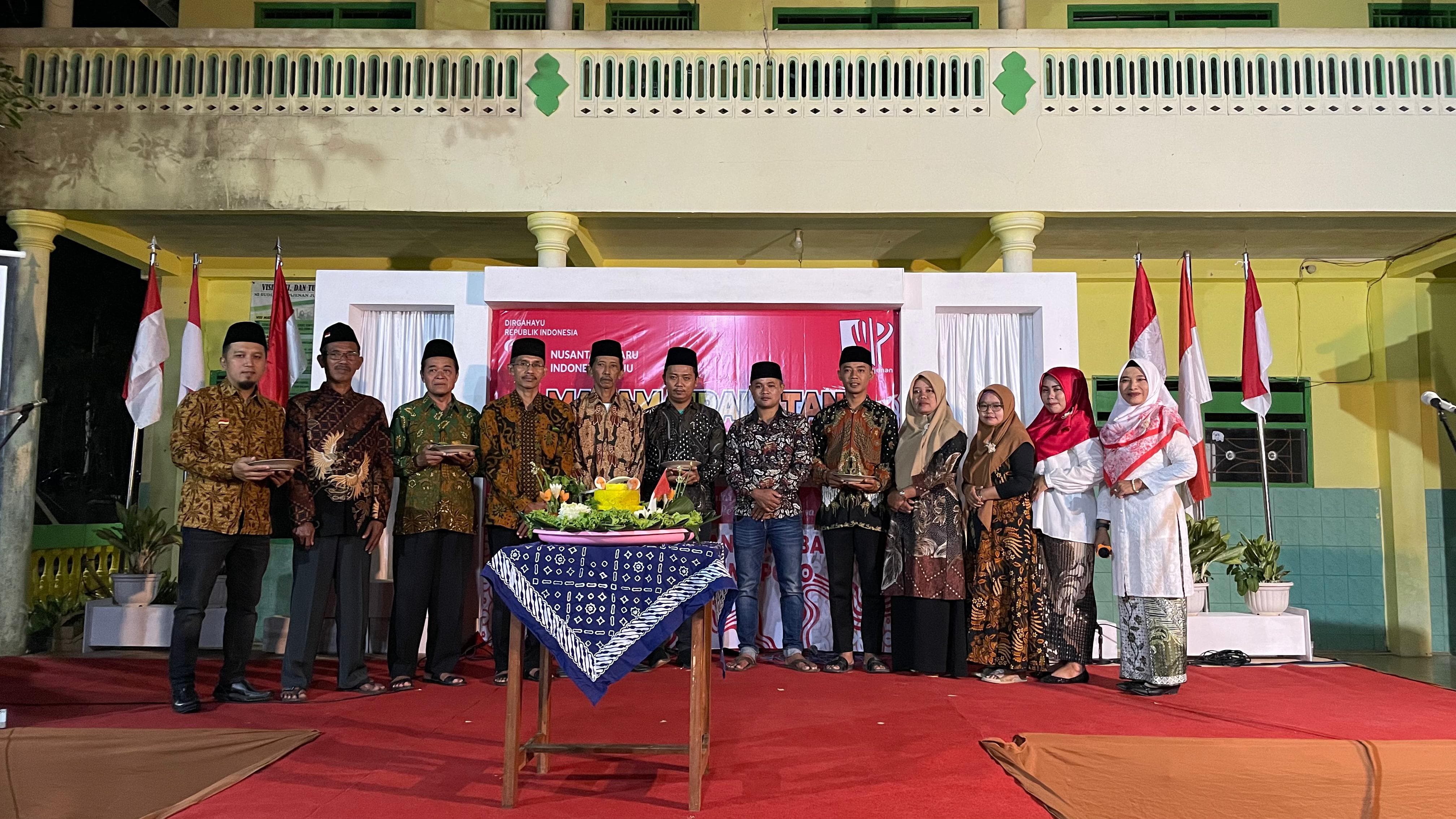 Read more about the article Malam Tirakatan Tim KKN MAs 115 bersama Warga Desa Bakalan