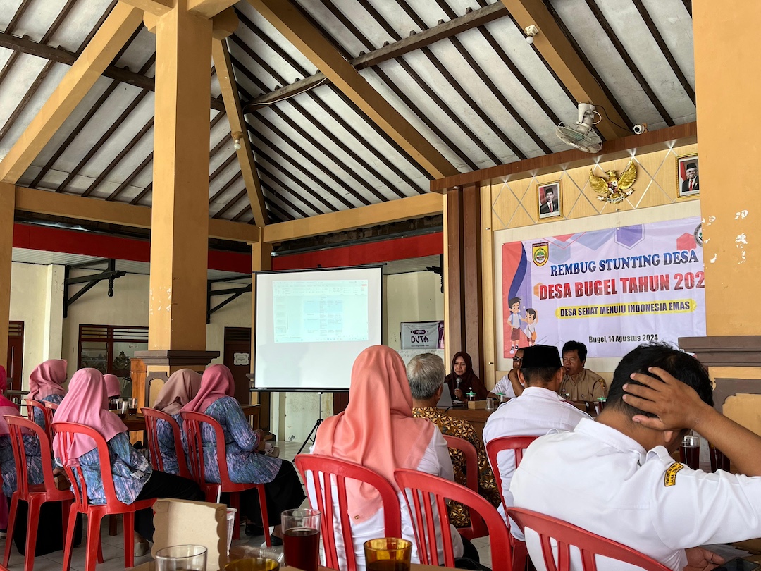 Read more about the article Cegah Stunting Itu Penting! Tim KKN MAS 64 Menghadiri Kegiatan Rembug Stunting Bersama BKKBN, Bidan Desa, dan Para Kader di Desa Bugel